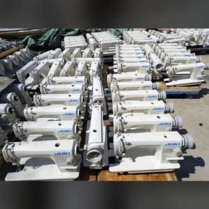 Machines à coudre et mannequins