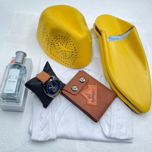 Ensemble chaussure bonnet montre porté monnaie et parfun